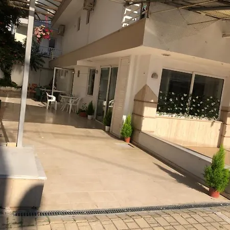 Eva Hotel *